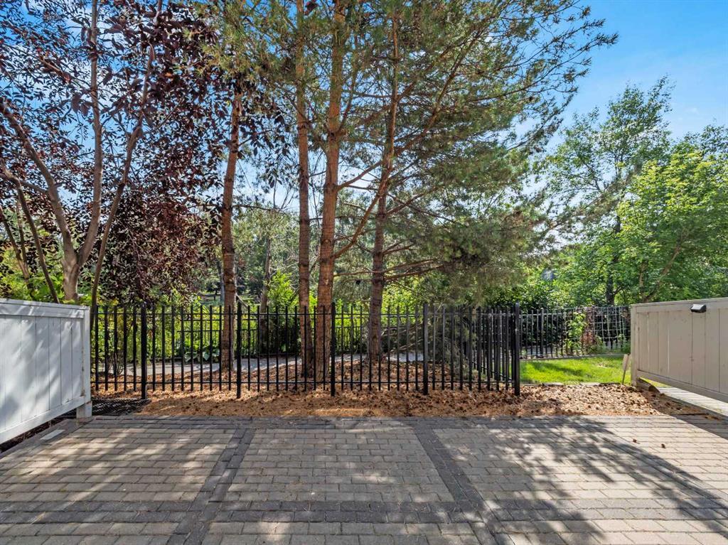208 Holy Cross SW, #105