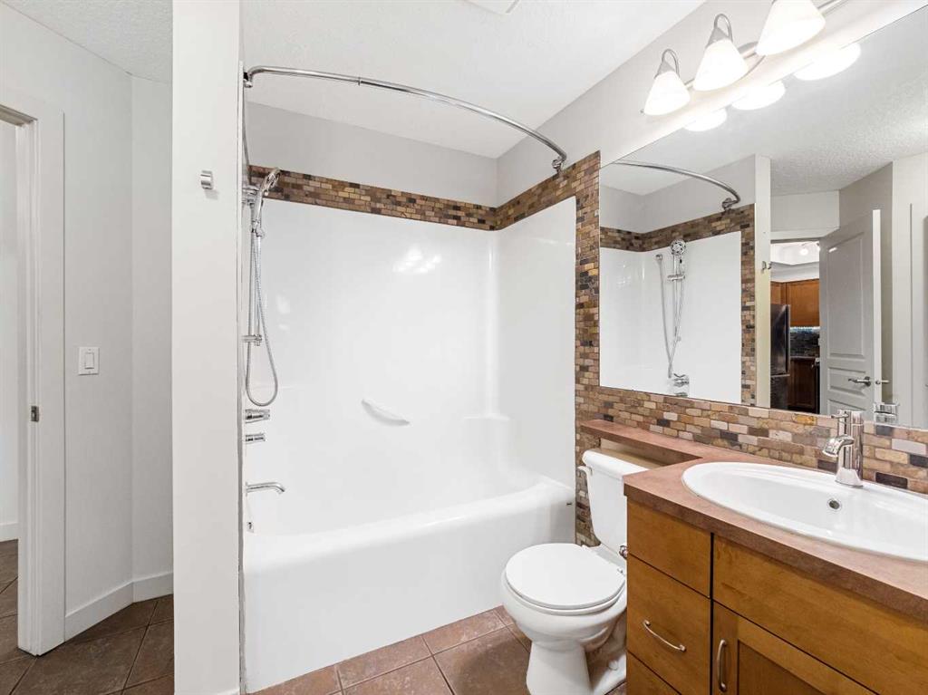 208 Holy Cross SW, #105
