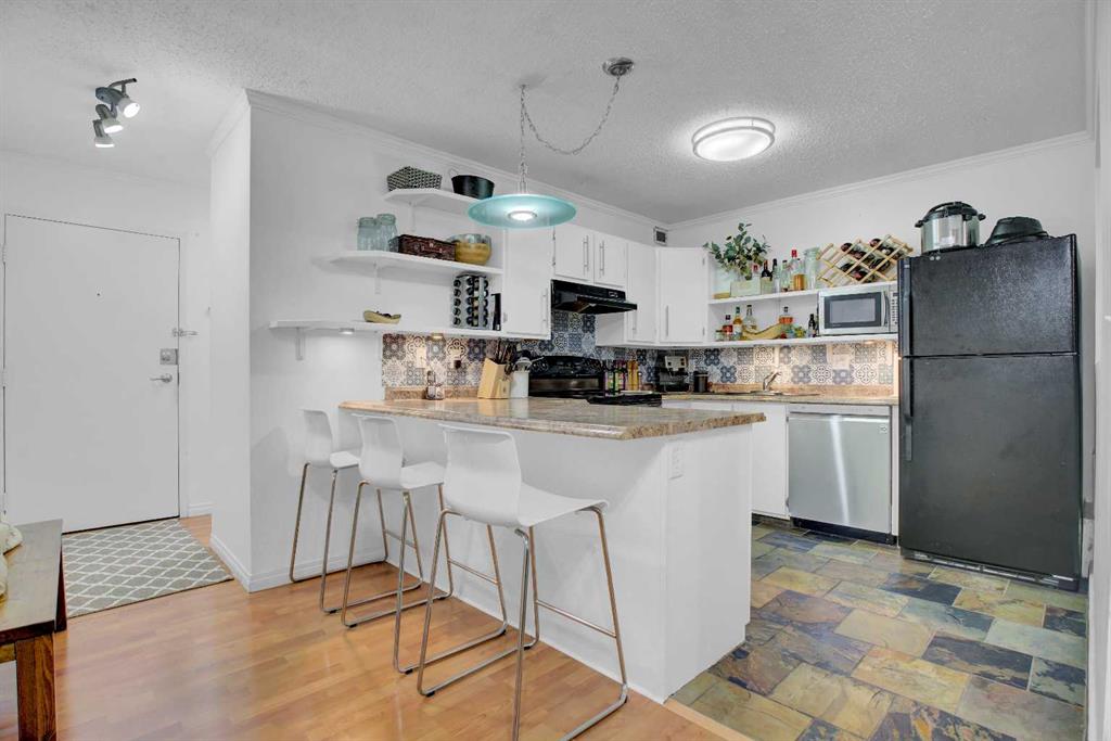 2114 17 Street SW, #104