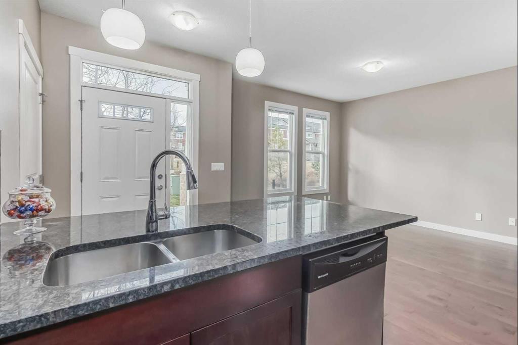 1809 Evanston Square NW