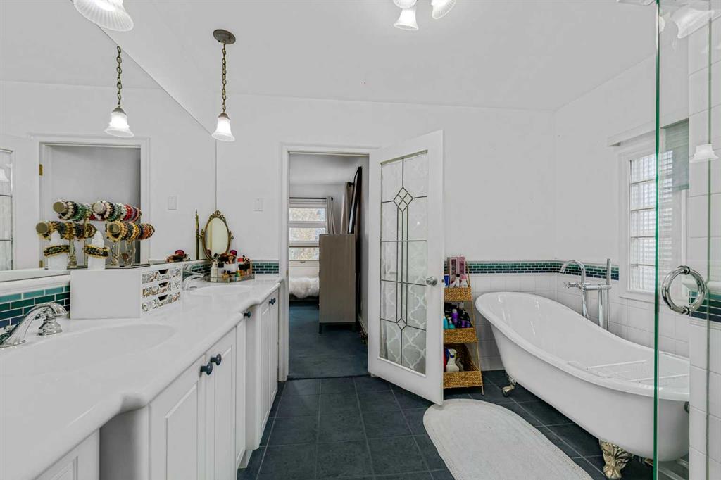 1131 Colborne Crescent SW