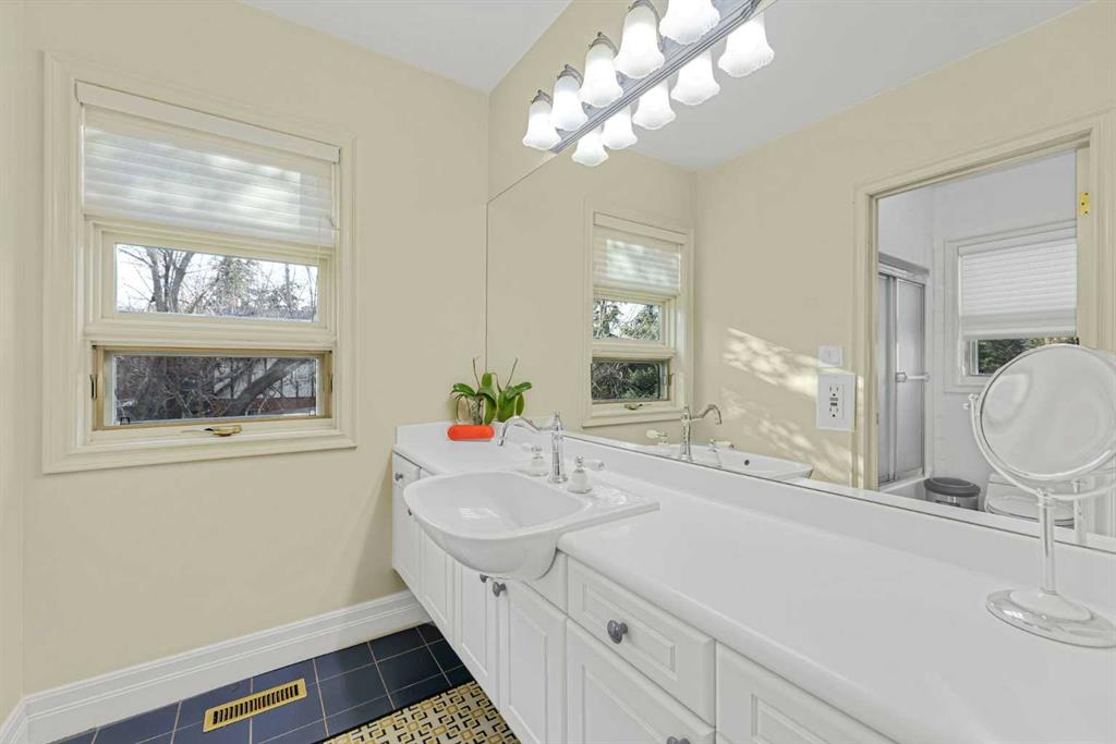 1131 Colborne Crescent SW