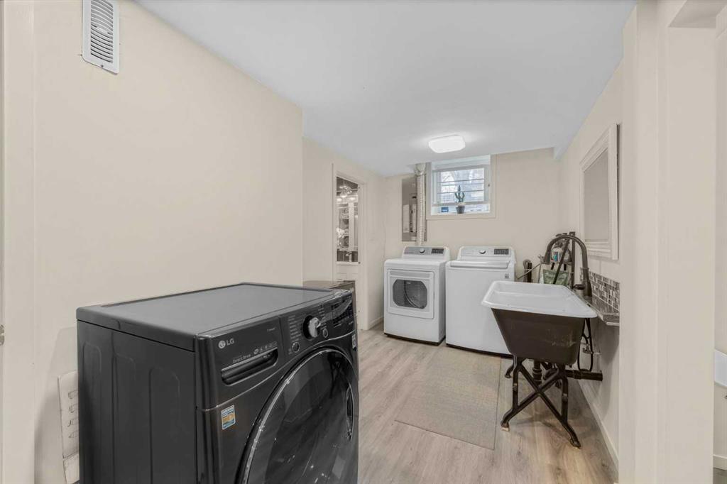 1131 Colborne Crescent SW