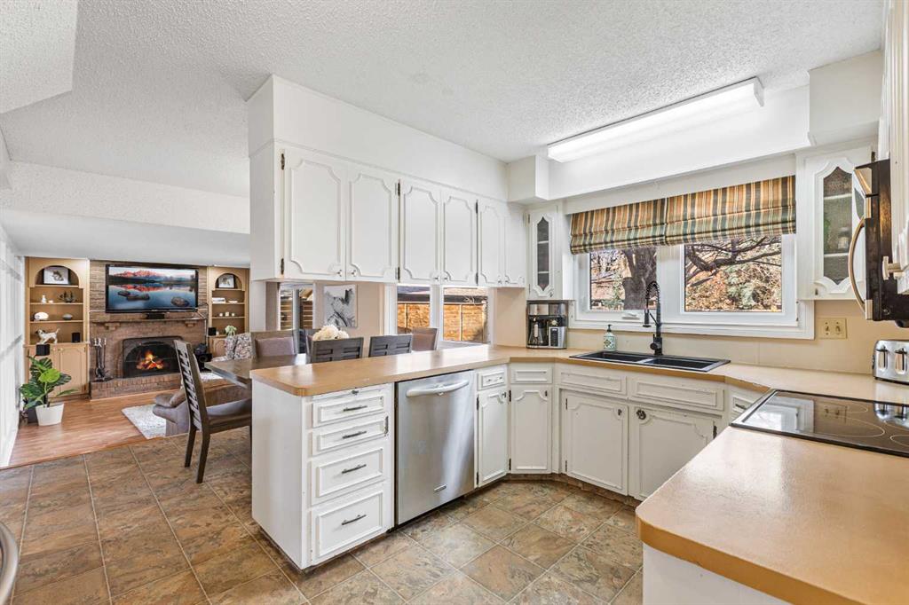 115 Lake Bonavista Drive SE