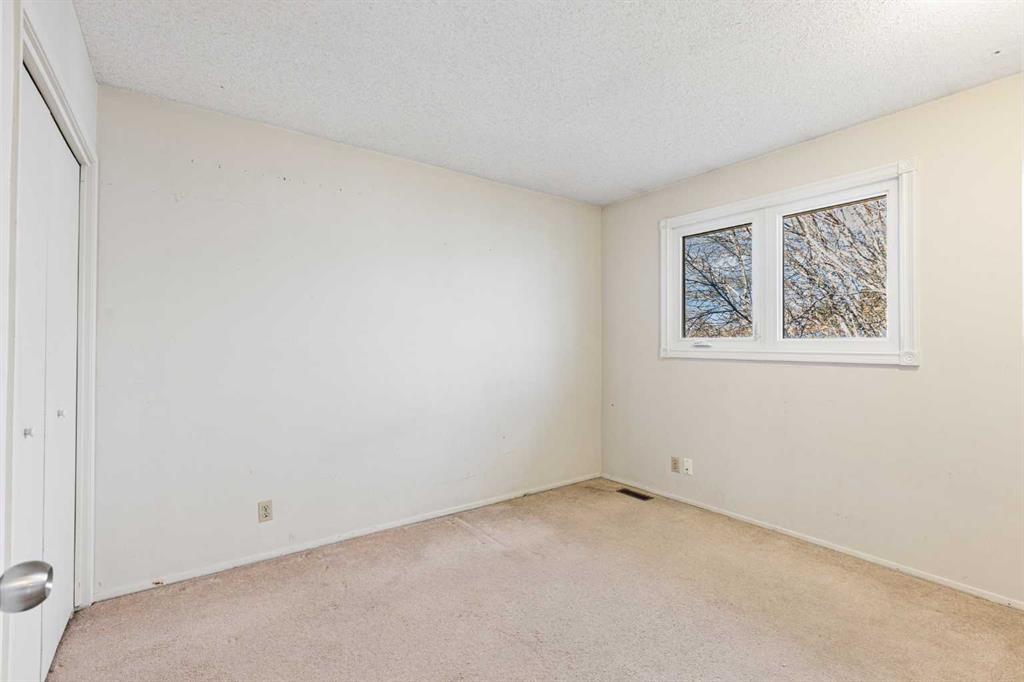 115 Lake Bonavista Drive SE