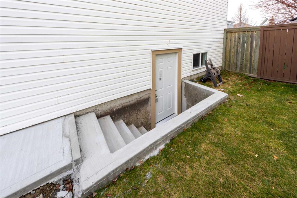 244 Coverdale Court NE