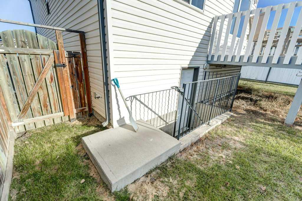 219 Stonegate Close NW