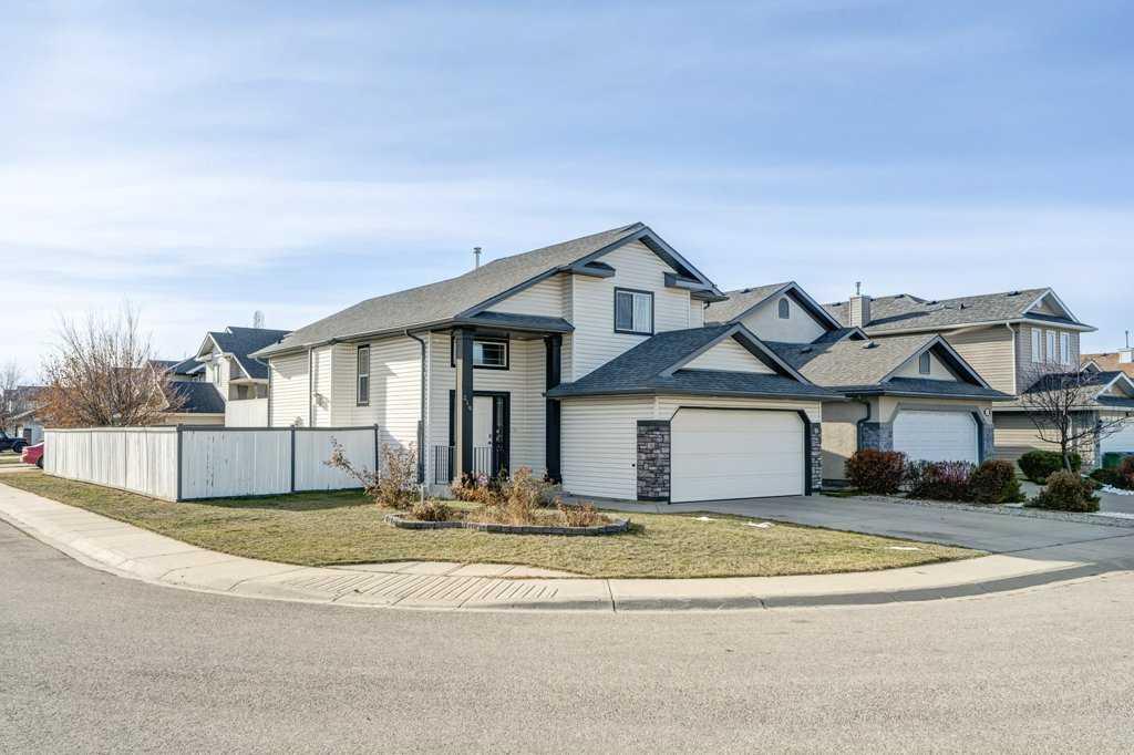 219 Stonegate Close NW