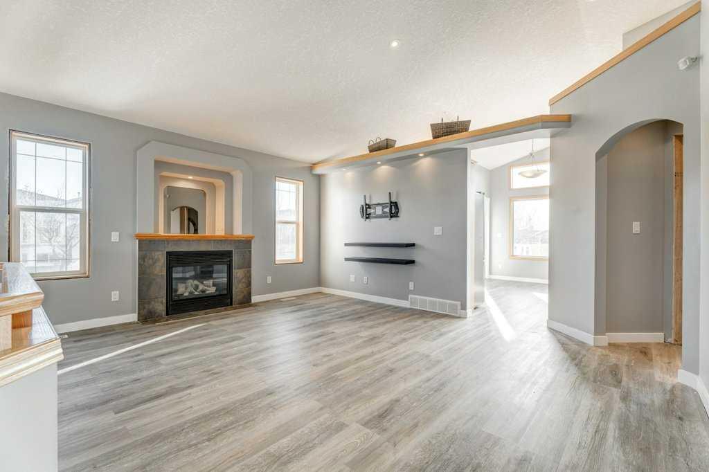 219 Stonegate Close NW