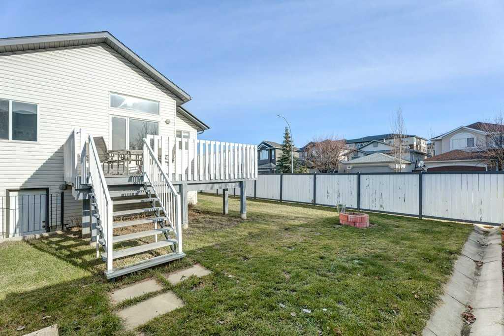219 Stonegate Close NW