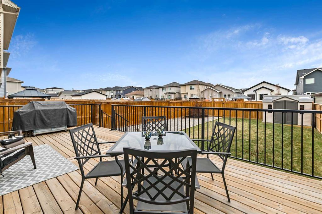 39 Drake Landing Boulevard NE