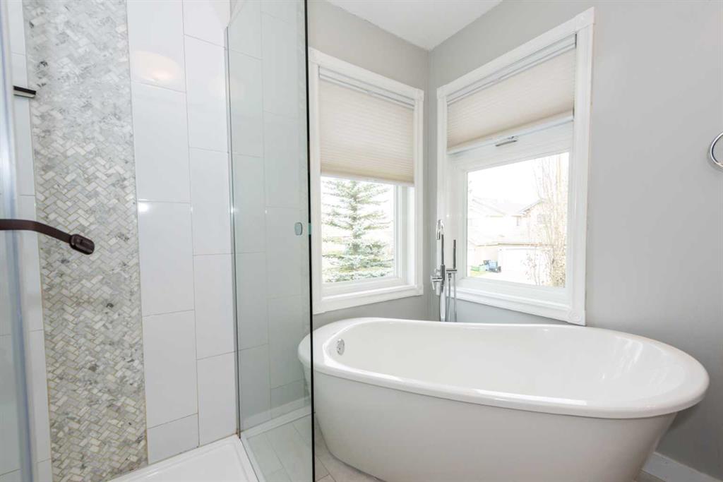 143 Panorama Hills Bay NW
