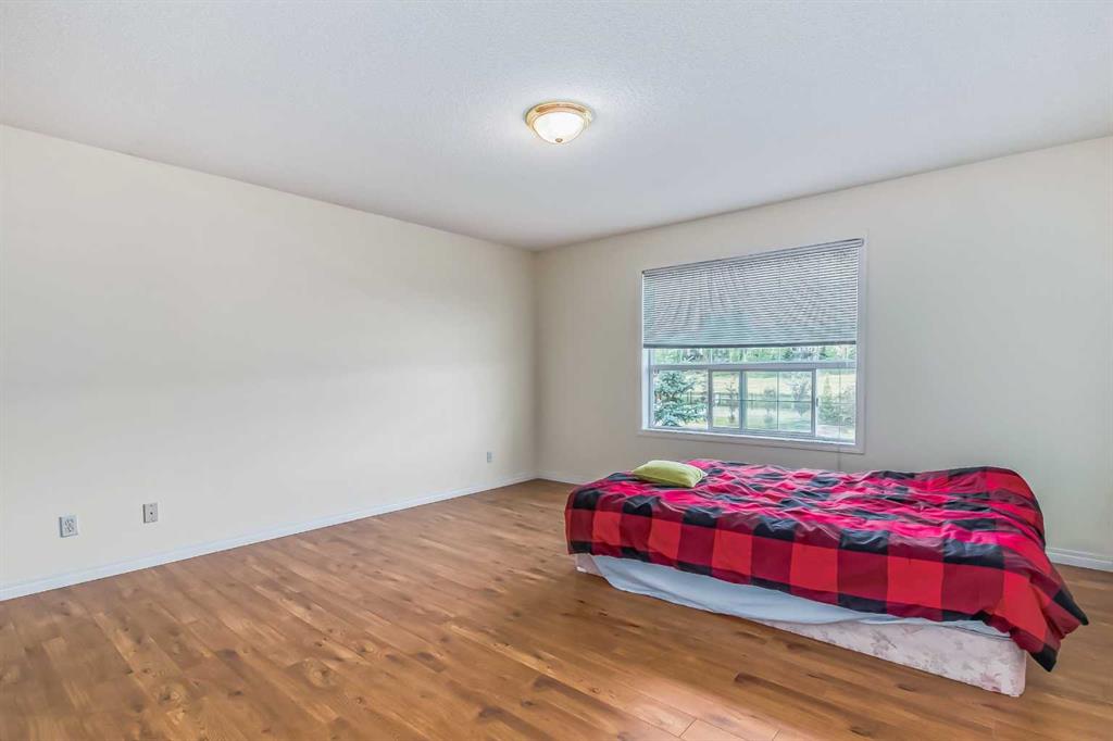 129 Simcoe Circle SW