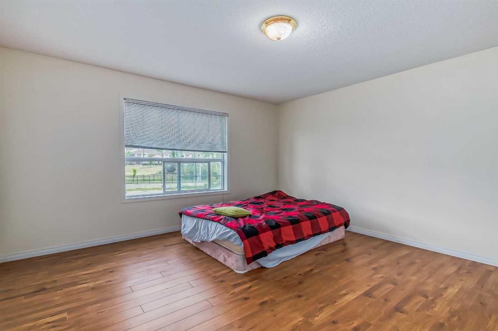 129 Simcoe Circle SW