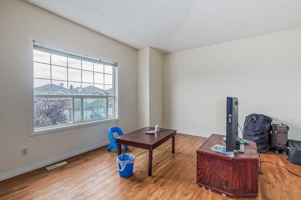 129 Simcoe Circle SW