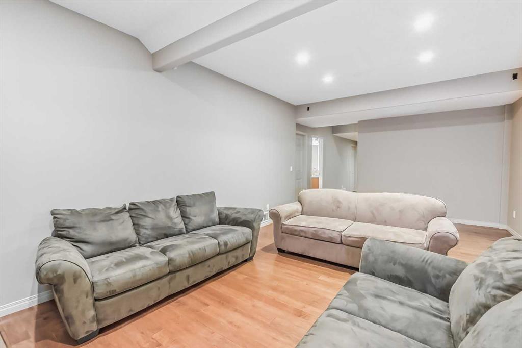 64 Panatella Manor NW