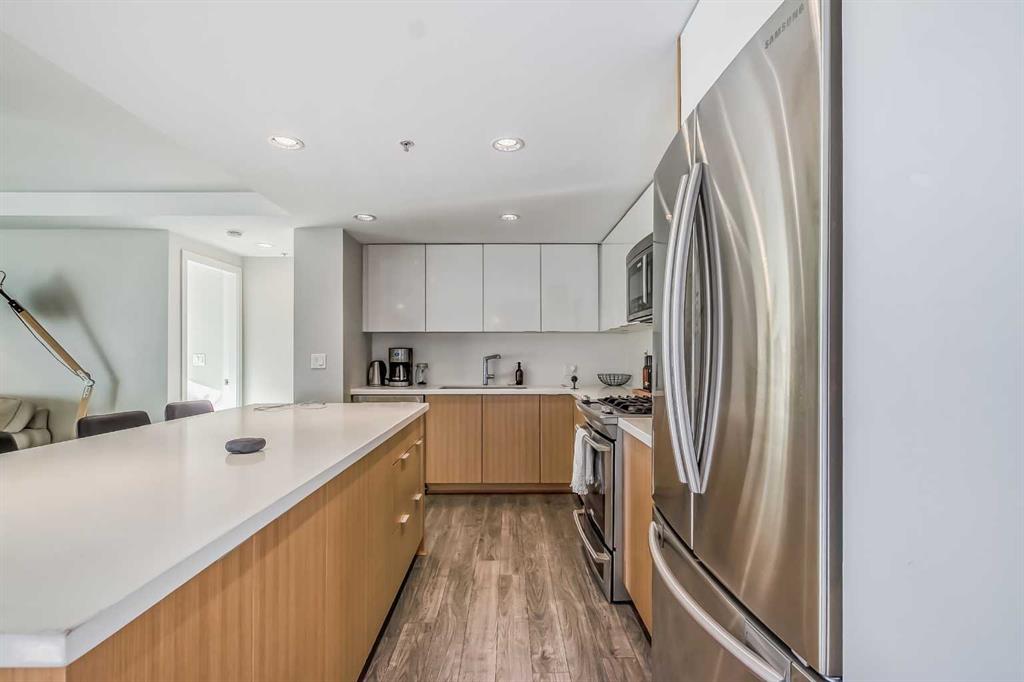 560 6 Avenue SE, #206
