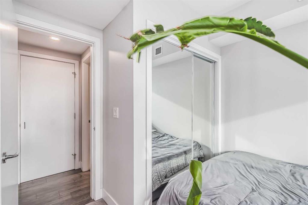 560 6 Avenue SE, #206