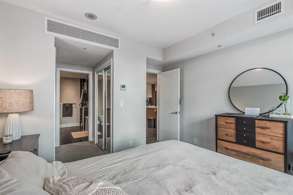 560 6 Avenue SE, #206