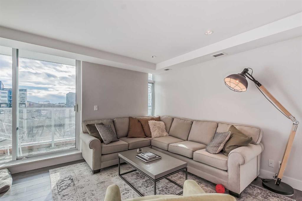 560 6 Avenue SE, #206