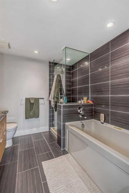 560 6 Avenue SE, #206
