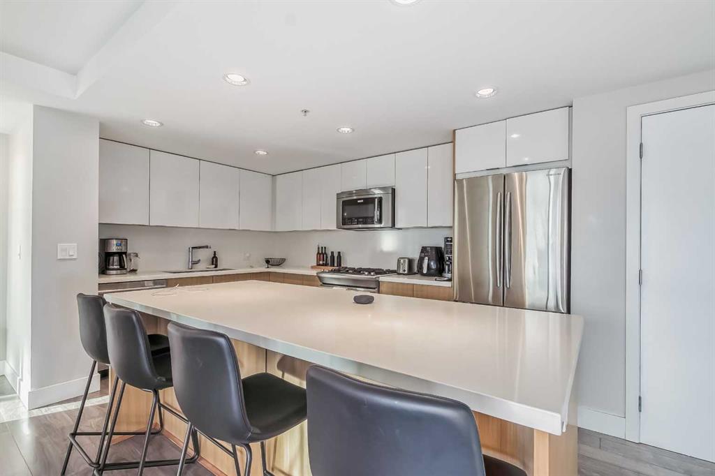560 6 Avenue SE, #206