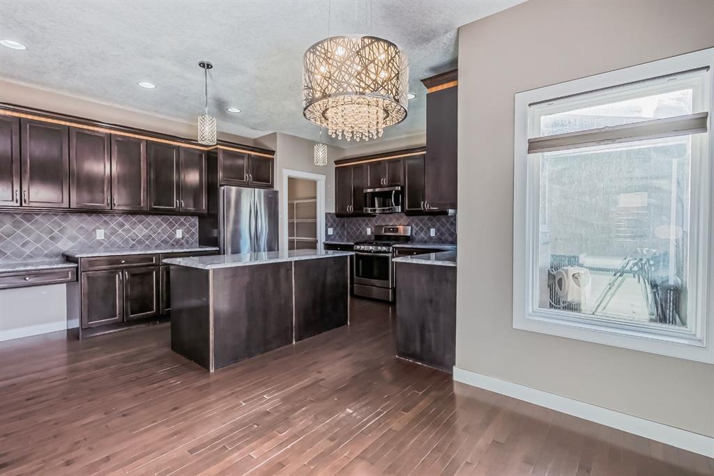 175 Strathmore Lakes Bend