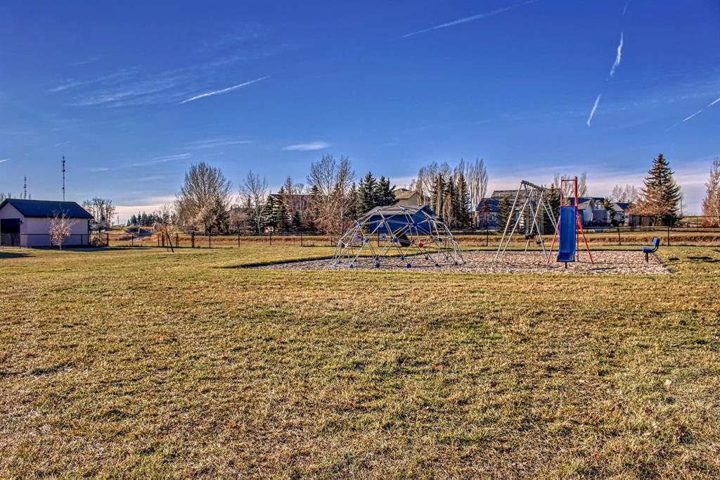 175 Strathmore Lakes Bend