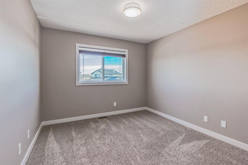 175 Strathmore Lakes Bend