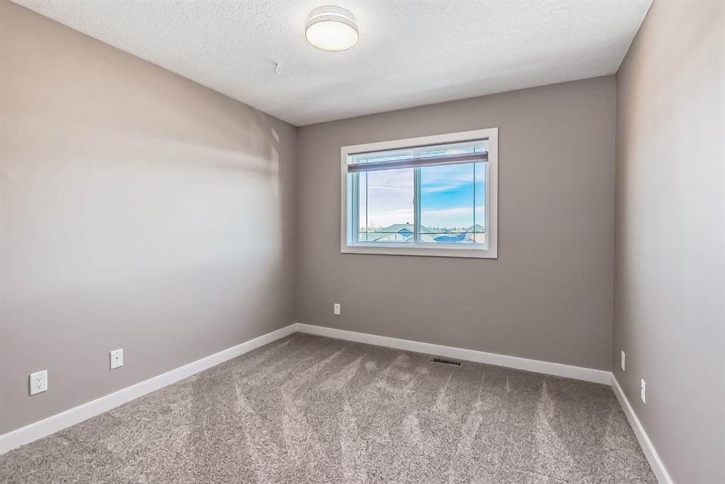 175 Strathmore Lakes Bend