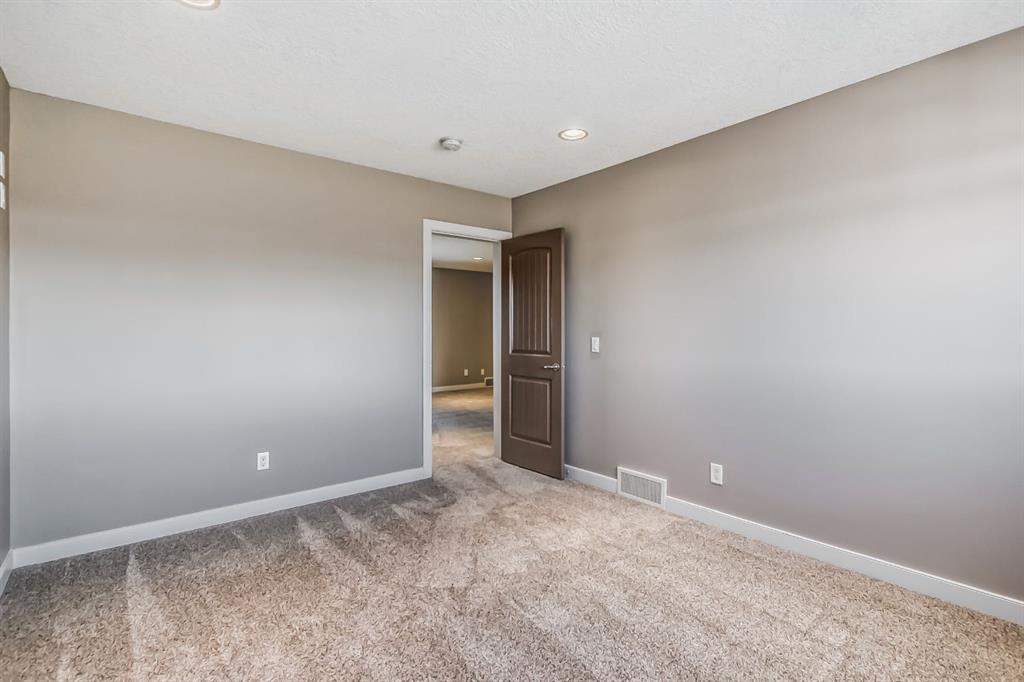 175 Strathmore Lakes Bend