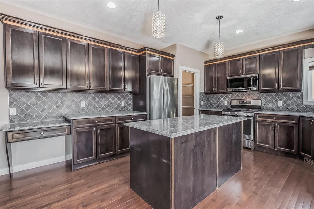 175 Strathmore Lakes Bend