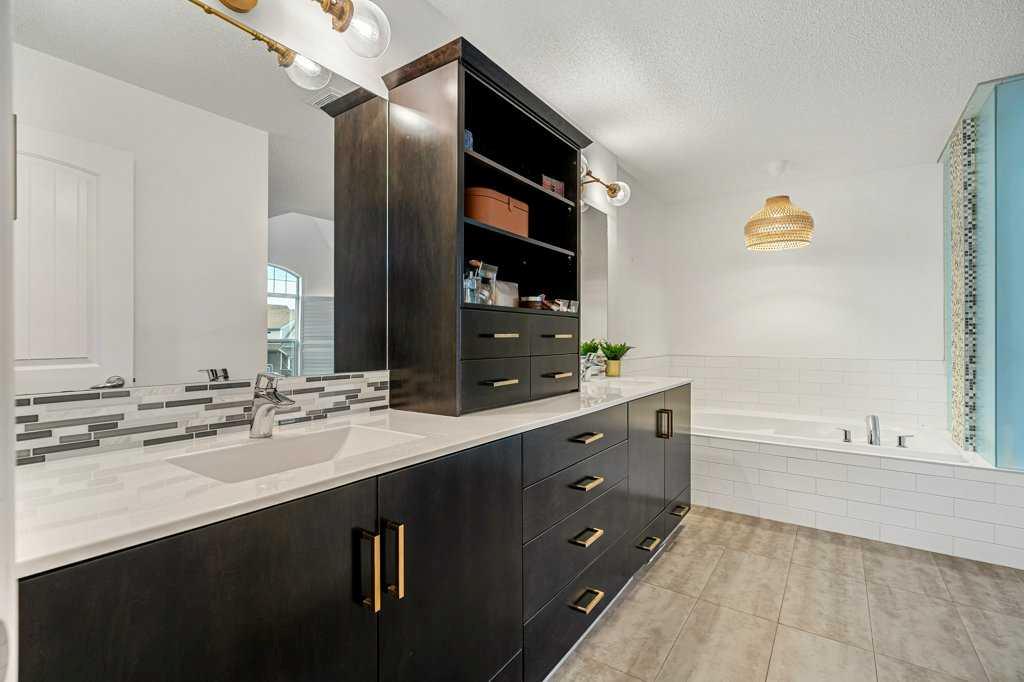 87 Mahogany Way SE