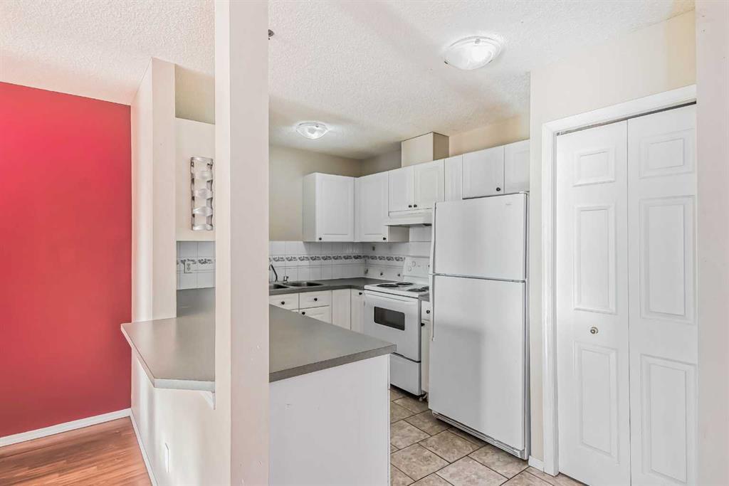 7 Harvest Gold Manor NE, #114