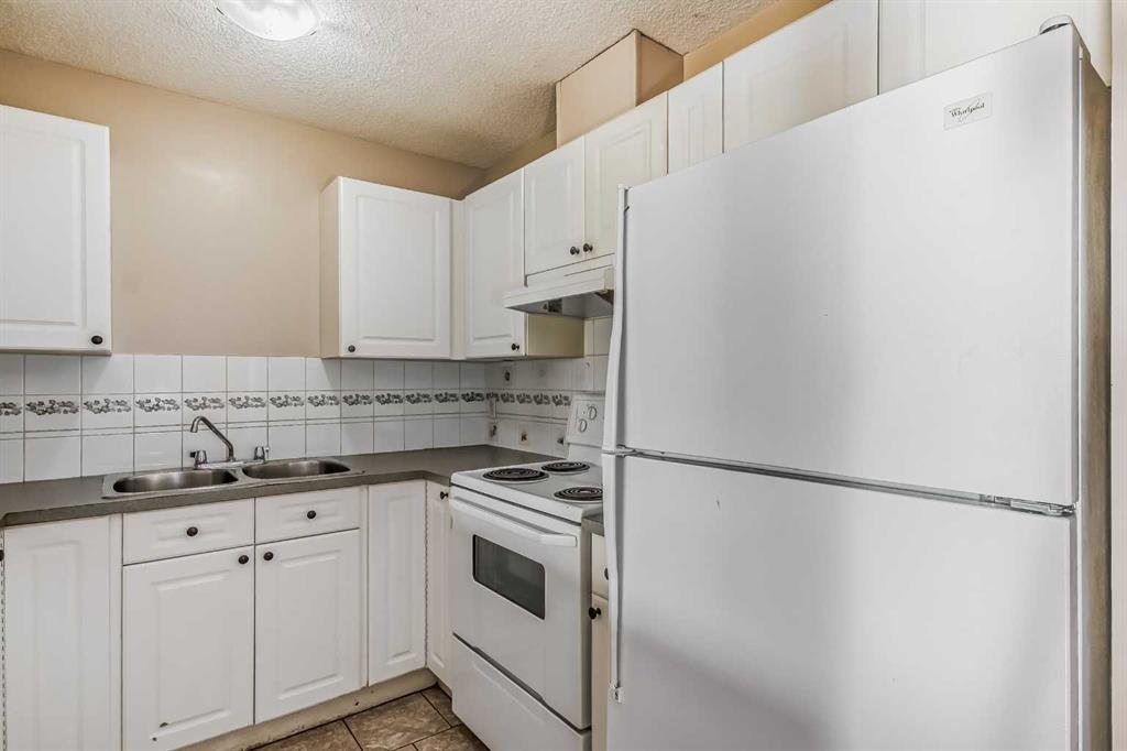 7 Harvest Gold Manor NE, #114