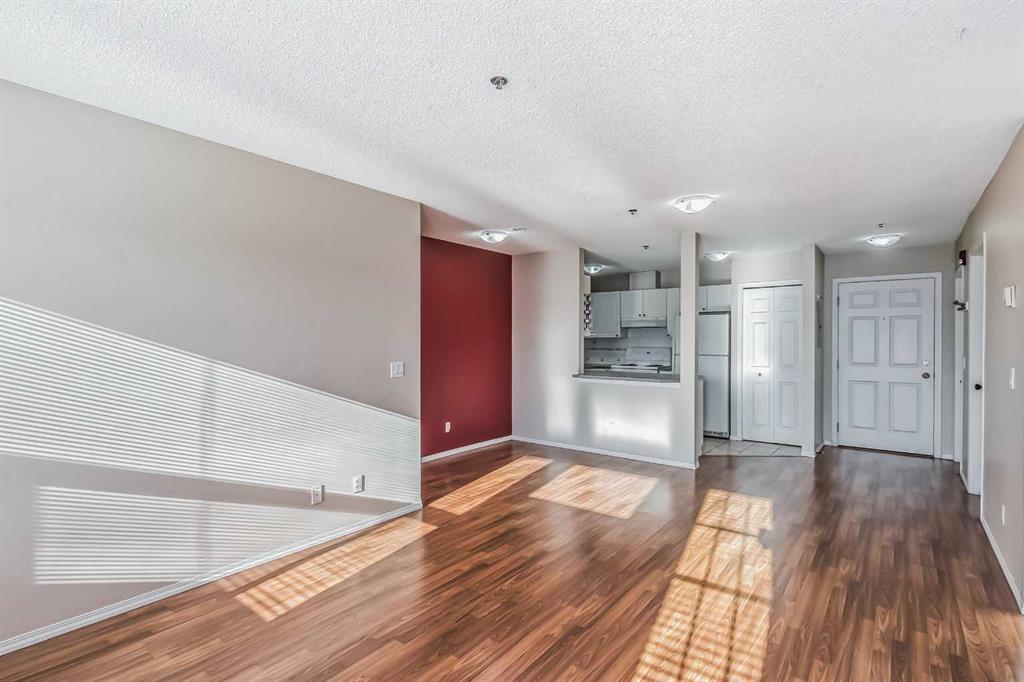7 Harvest Gold Manor NE, #114