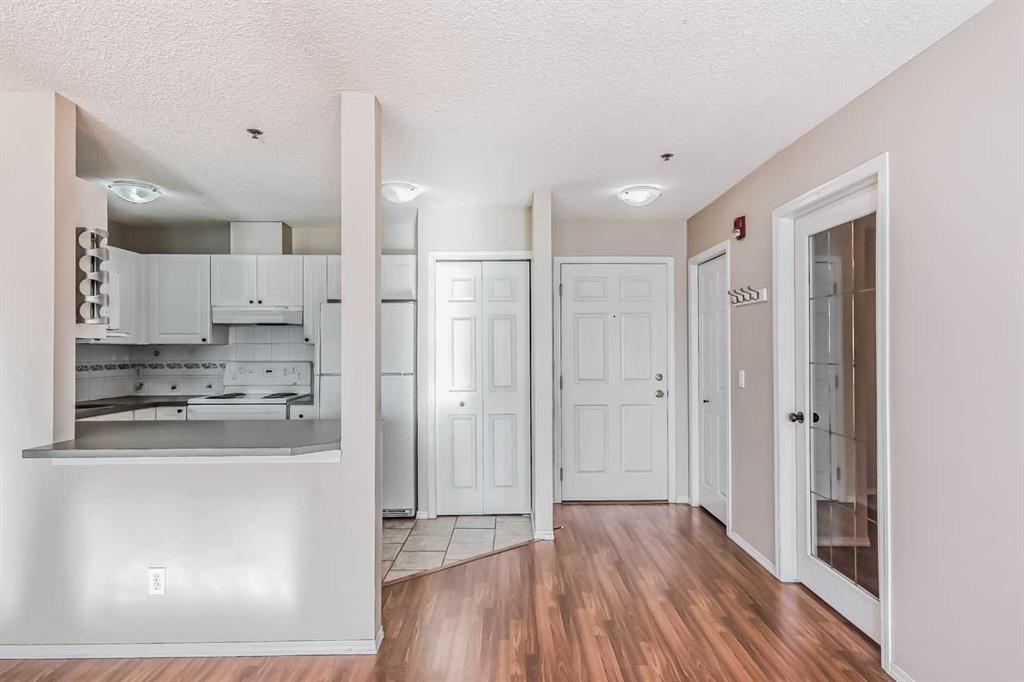 7 Harvest Gold Manor NE, #114