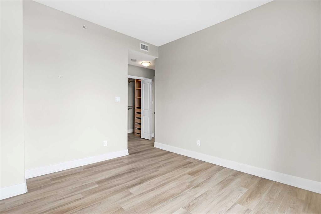 77 Spruce Place SW, #406