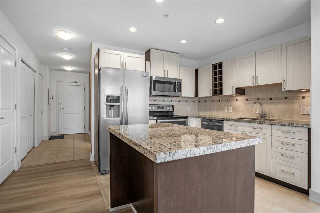 77 Spruce Place SW, #406