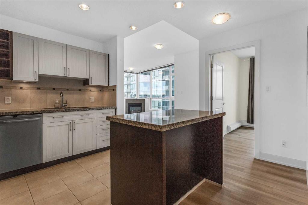 77 Spruce Place SW, #406