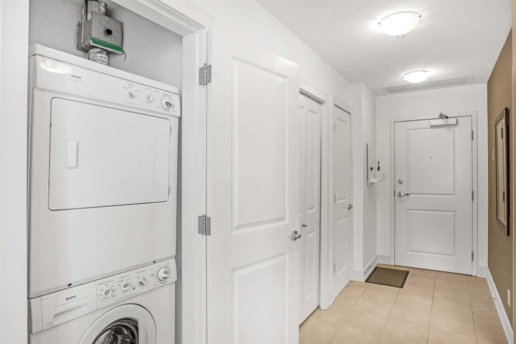 77 Spruce Place SW, #406