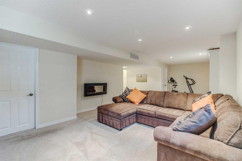 504 Windbrook Heights SW