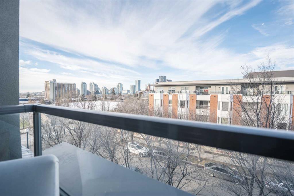 910 Centre Avenue NE, #421