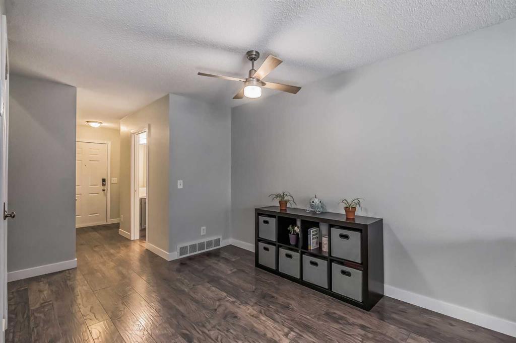 214 Mt Douglas Manor SE