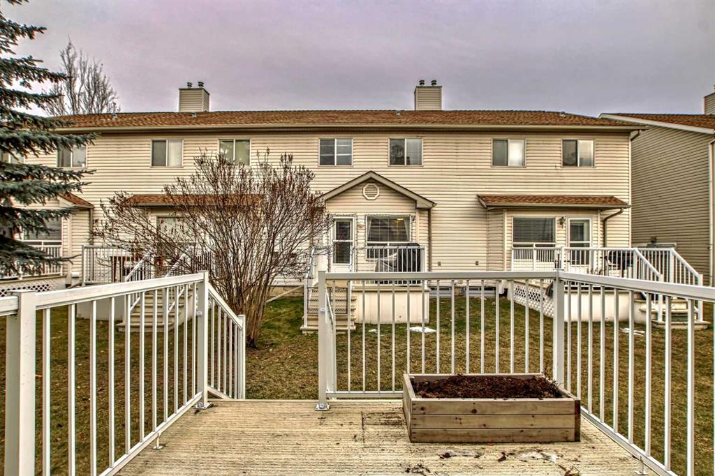 214 Mt Douglas Manor SE