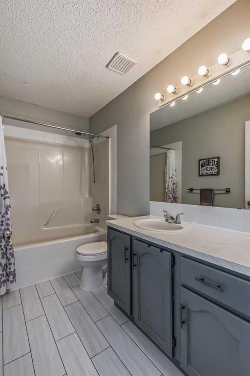 214 Mt Douglas Manor SE
