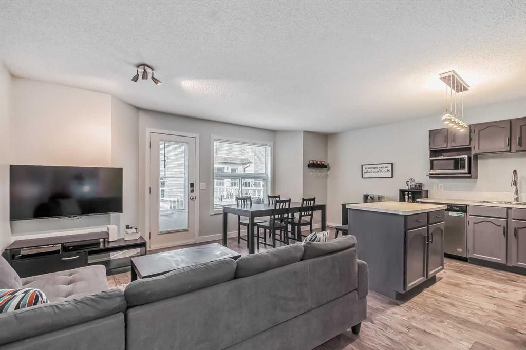 214 Mt Douglas Manor SE