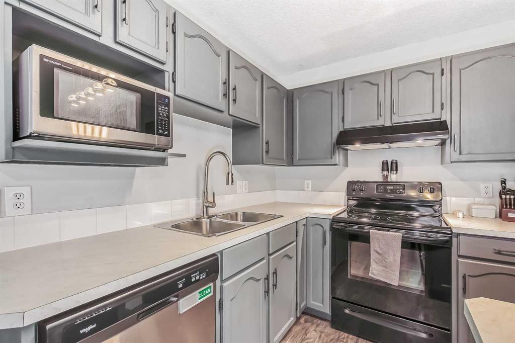 214 Mt Douglas Manor SE