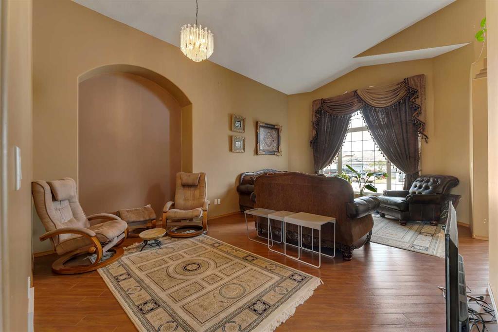 237 Lakeside Greens Crescent