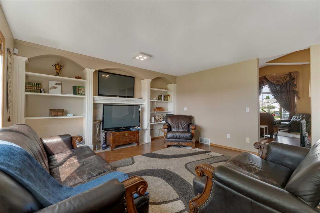 237 Lakeside Greens Crescent